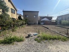 周辺は閑静な住宅街につき落ち着いた環境です。