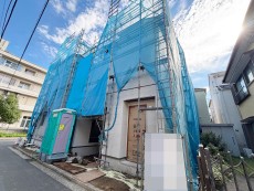 爽やかな青空の下に贅沢なほどに降り注ぐ陽光、豊かな居住性と、クオリティが見事に調和した住空間は、住まうことの喜びを感じさせてくれ